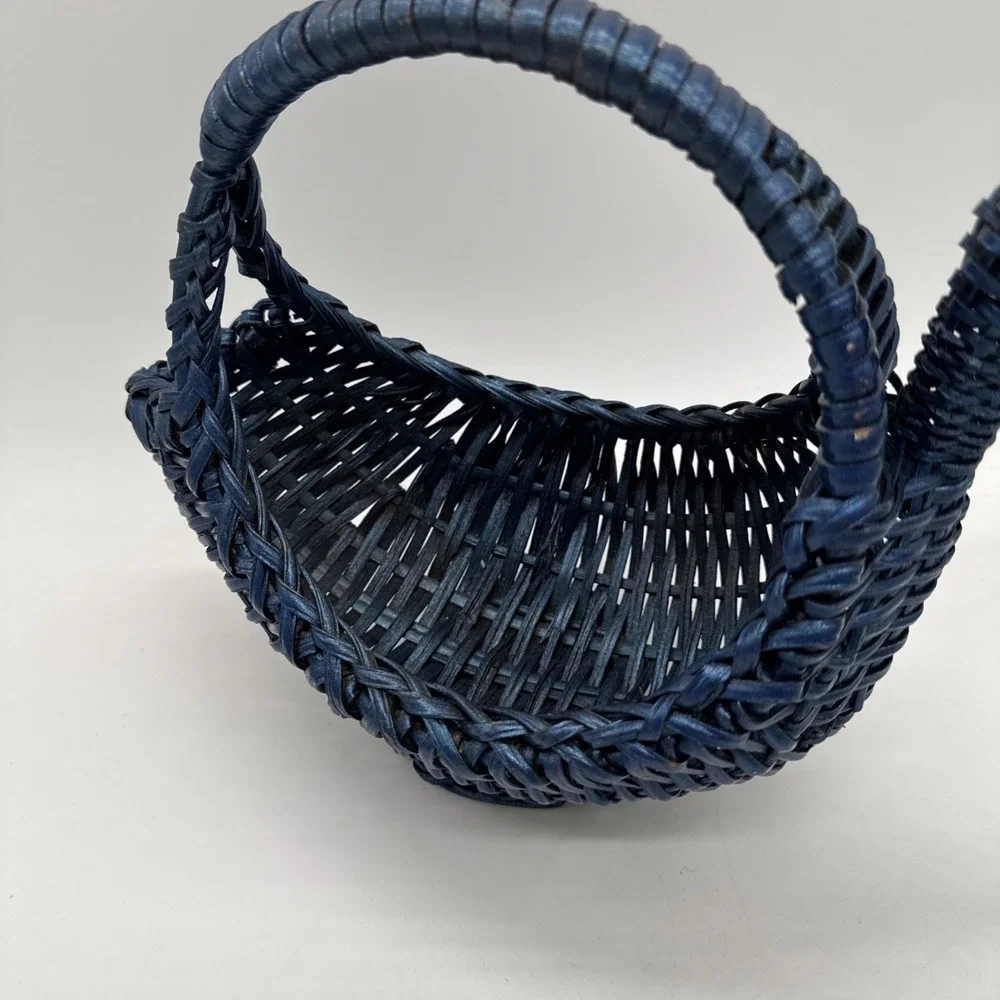 Vintage Blue Duck Bird Wicker Basket with handle 13.5
